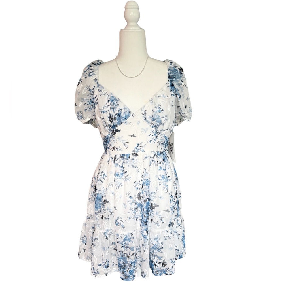 Emerald Sundae Blue and White Floral Sweetheart Neckline Cottage Midi Dress NWT - Picture 3 of 7